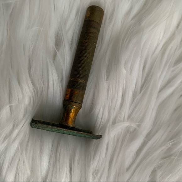 Vintage razors with vintage blades. Great for XMAS gift! - Picture 5 of 5